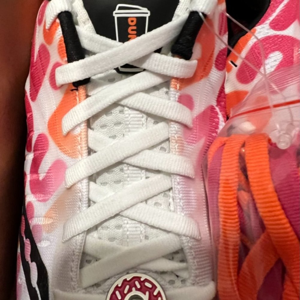 RARE: NWT - Saucony x Dunkin’ Kinvara 10 MENS